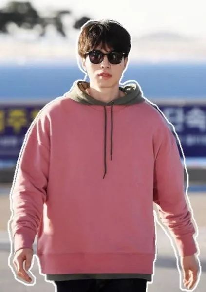 李栋旭穿绿色卫衣,李栋旭不老容颜