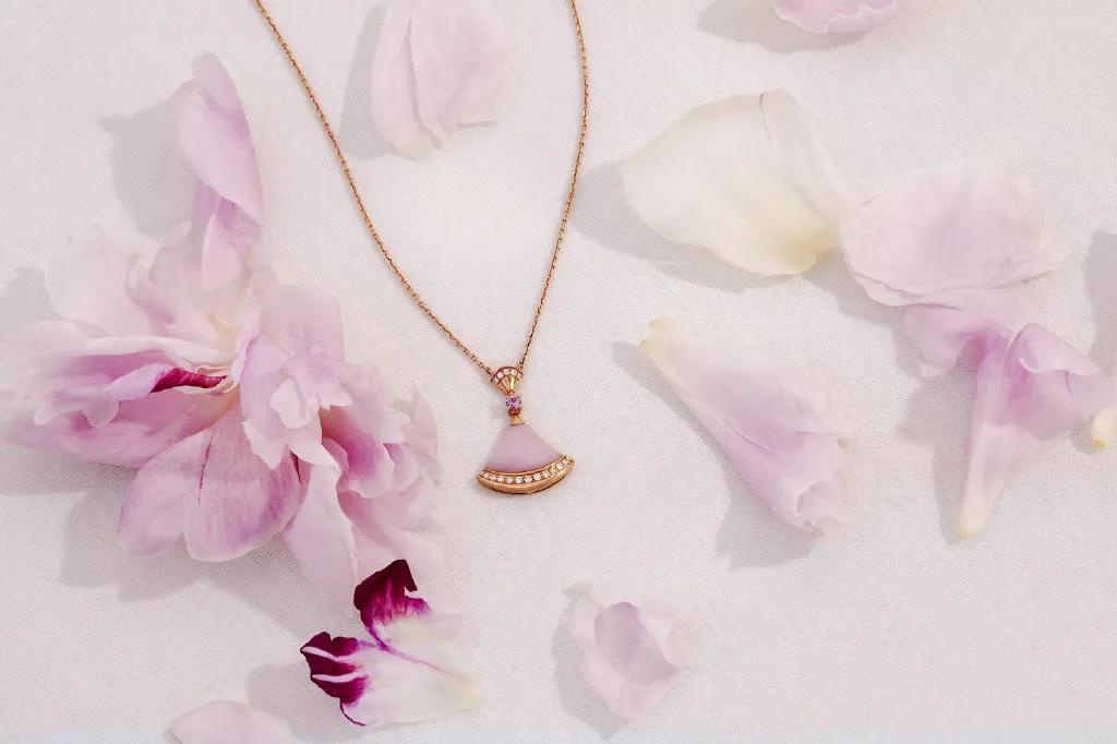 奢侈品牌情人节限定2024,奢侈品门店情人节装饰