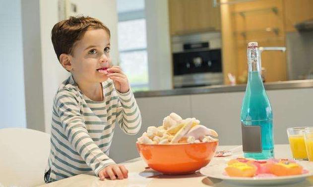 男孩口臭被嫌弃,六岁男孩口臭严重