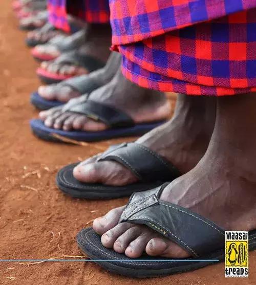 轮胎做成鞋？中国来的废轮胎，在非洲变成了人手一双的爆款潮鞋