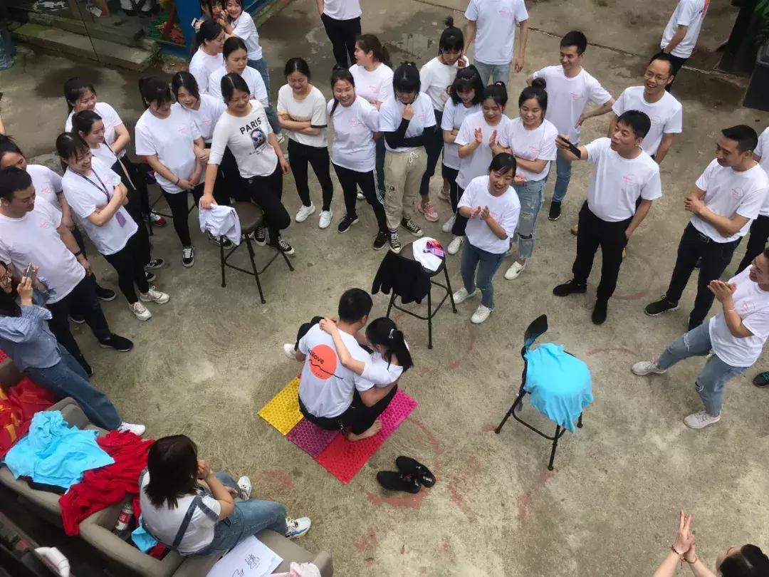 怎么和新同事熟起来,刚入职怎么和同事混熟