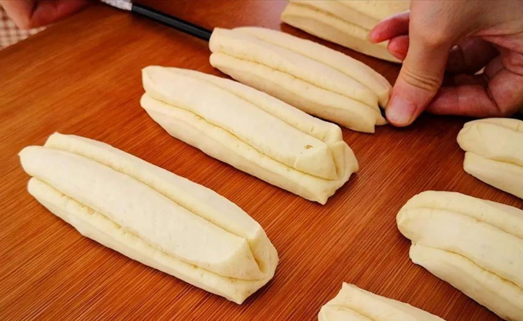 油条早餐店火爆视频,早餐店油炸食品半成品批发市场