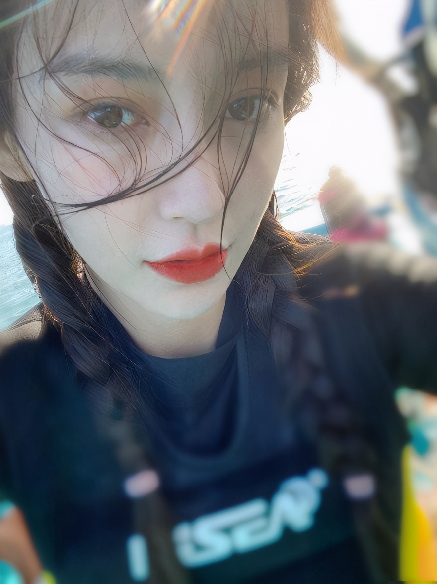 比较火的女明星发型搭配,女明星造型心机发型