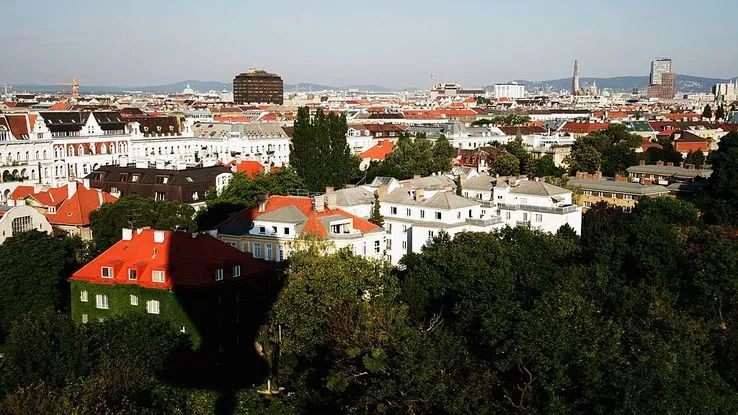 单杠上的公主和莫扎特咖啡馆的谋杀案