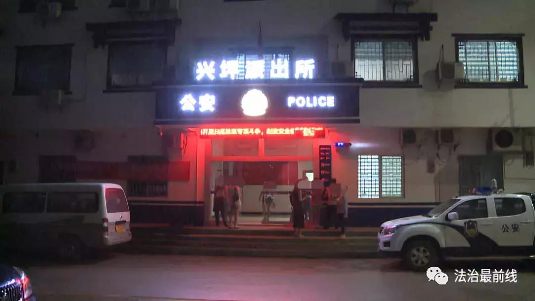 一女子在女浴室偷拍被抓现行,桂林某景区摄像头