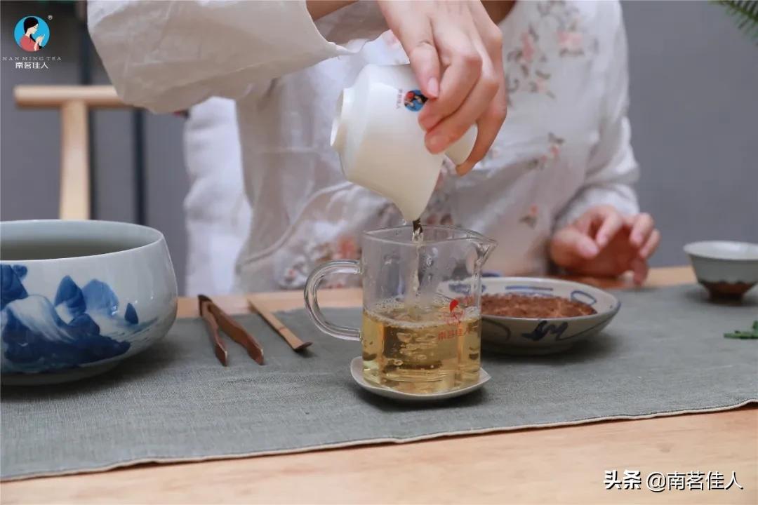 “锦绣茶尊”拍出1068万元天价，这喝的还是茶吗？