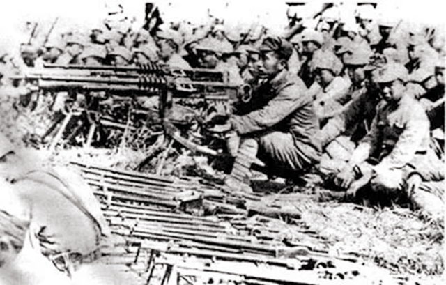 鬼子进森林扫荡遭八路埋伏,鬼子进入深山围剿八路