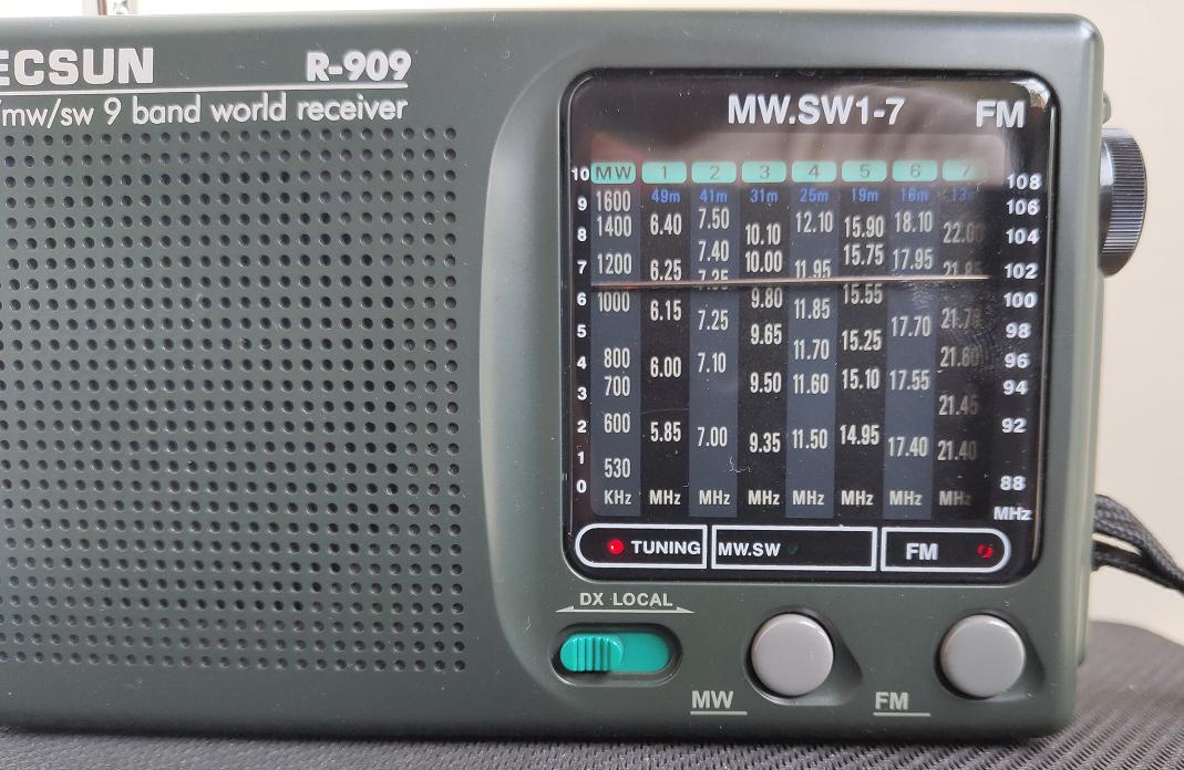 德生收音机909和9012哪个好,德生r-909收音机测试