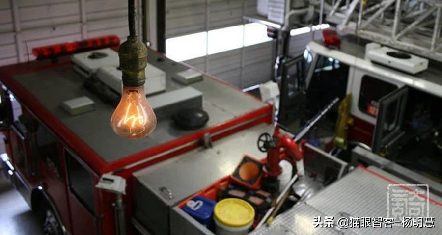 世界上最长寿的灯泡是谁造的,世界上亮得最长的灯泡是多少年