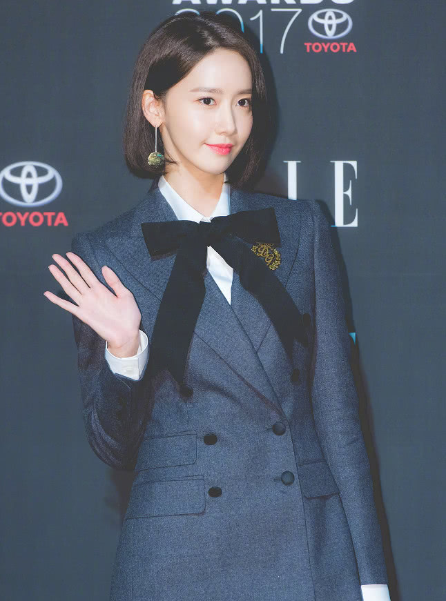 林允儿穿搭被吐槽膀大腰粗,林允儿被人嫌弃