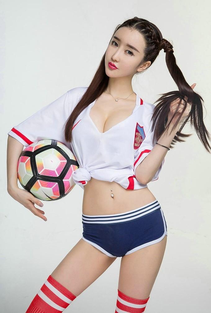 清纯足球宝贝写真女壁纸,高清图活力四射足球宝贝
