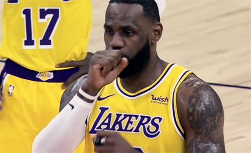 詹姆斯来湖人队首秀对战步行者,詹姆斯首秀25分集锦