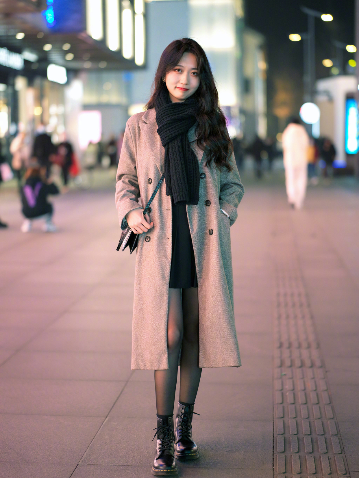 大衣裙子冬天绝配,大衣配什么裙子冬天穿好看