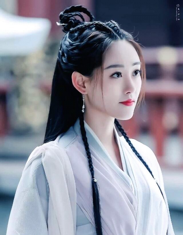 杨幂的公司签了好多有实力的美女,杨幂公司旗下的4位美女演员