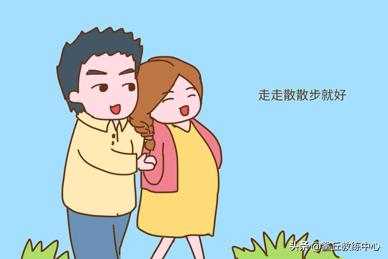 河北一孕妈挺9个月孕肚撸铁：这是专业的，零基础切勿轻易模仿