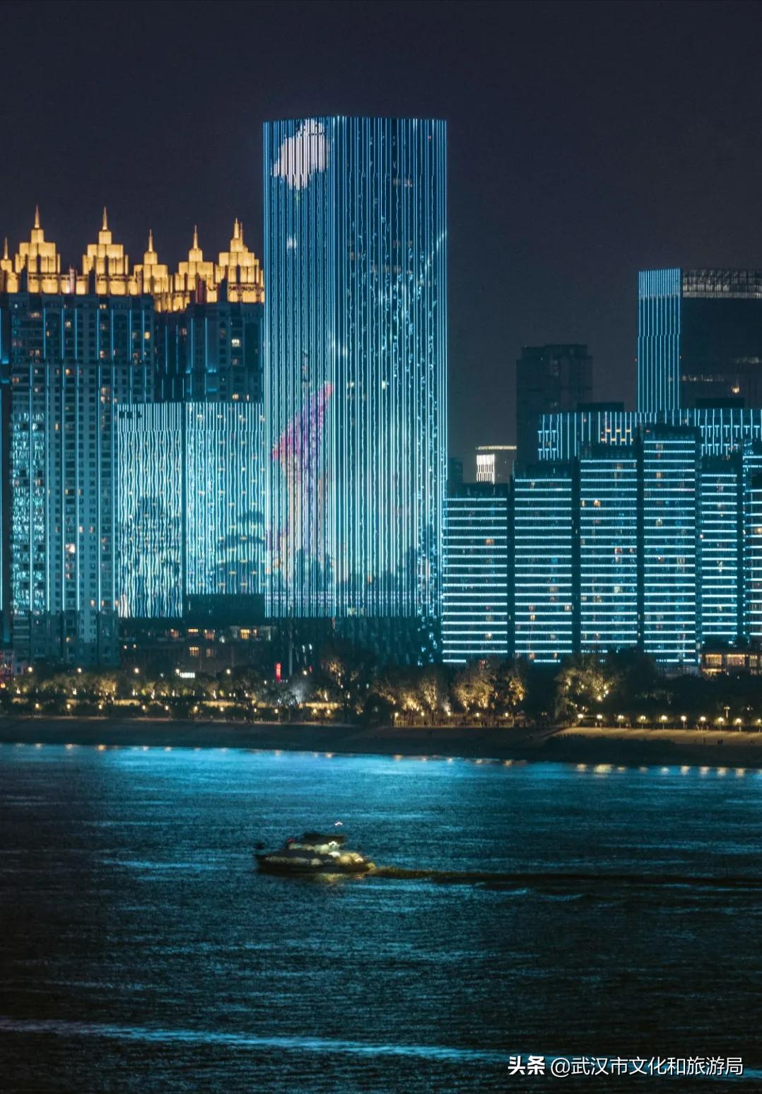 武汉游长江看灯光秀在哪,带你欣赏武汉长江灯光秀
