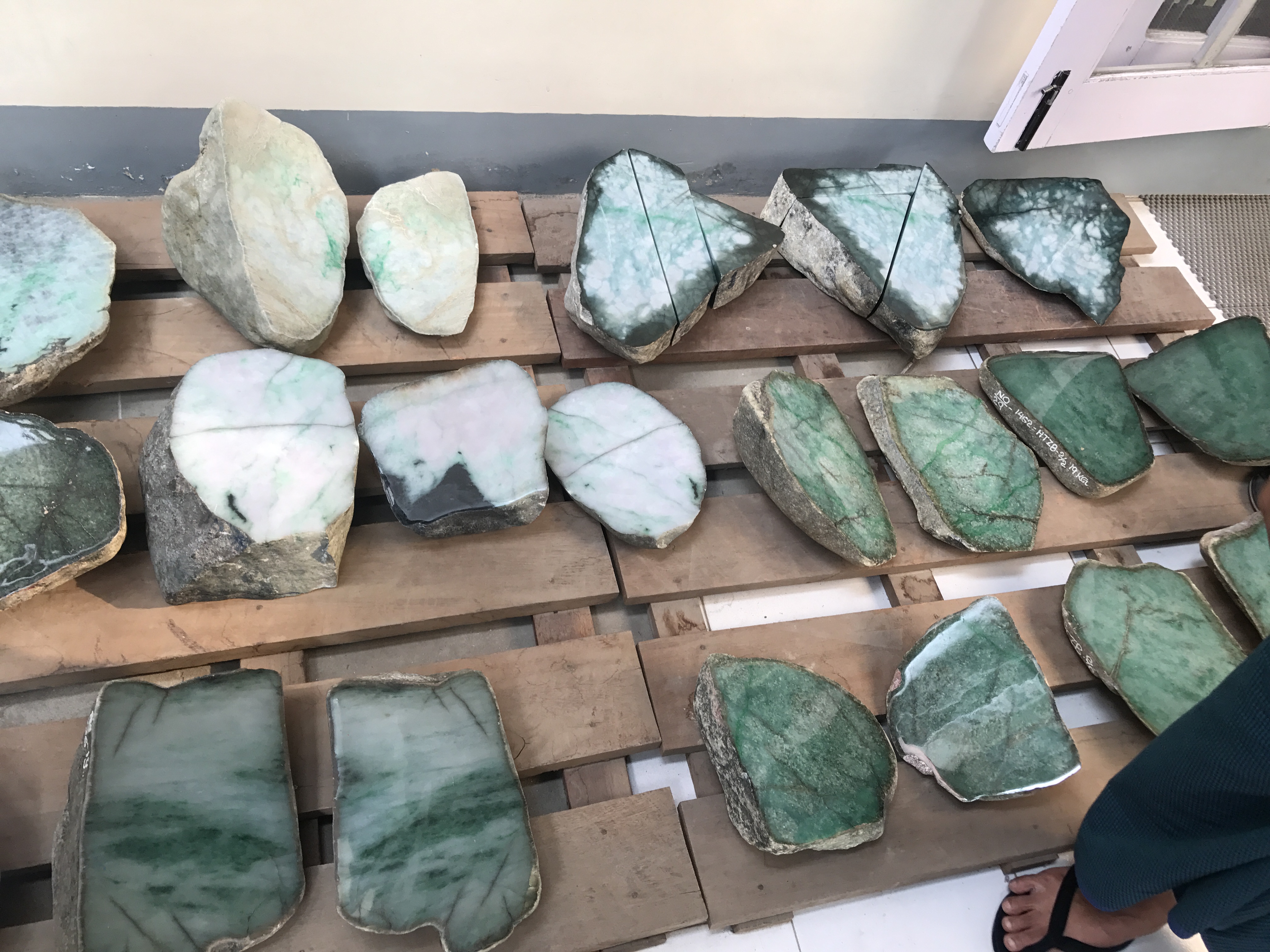 去缅甸买翡翠真的便宜吗,今日缅甸翡翠最新消息