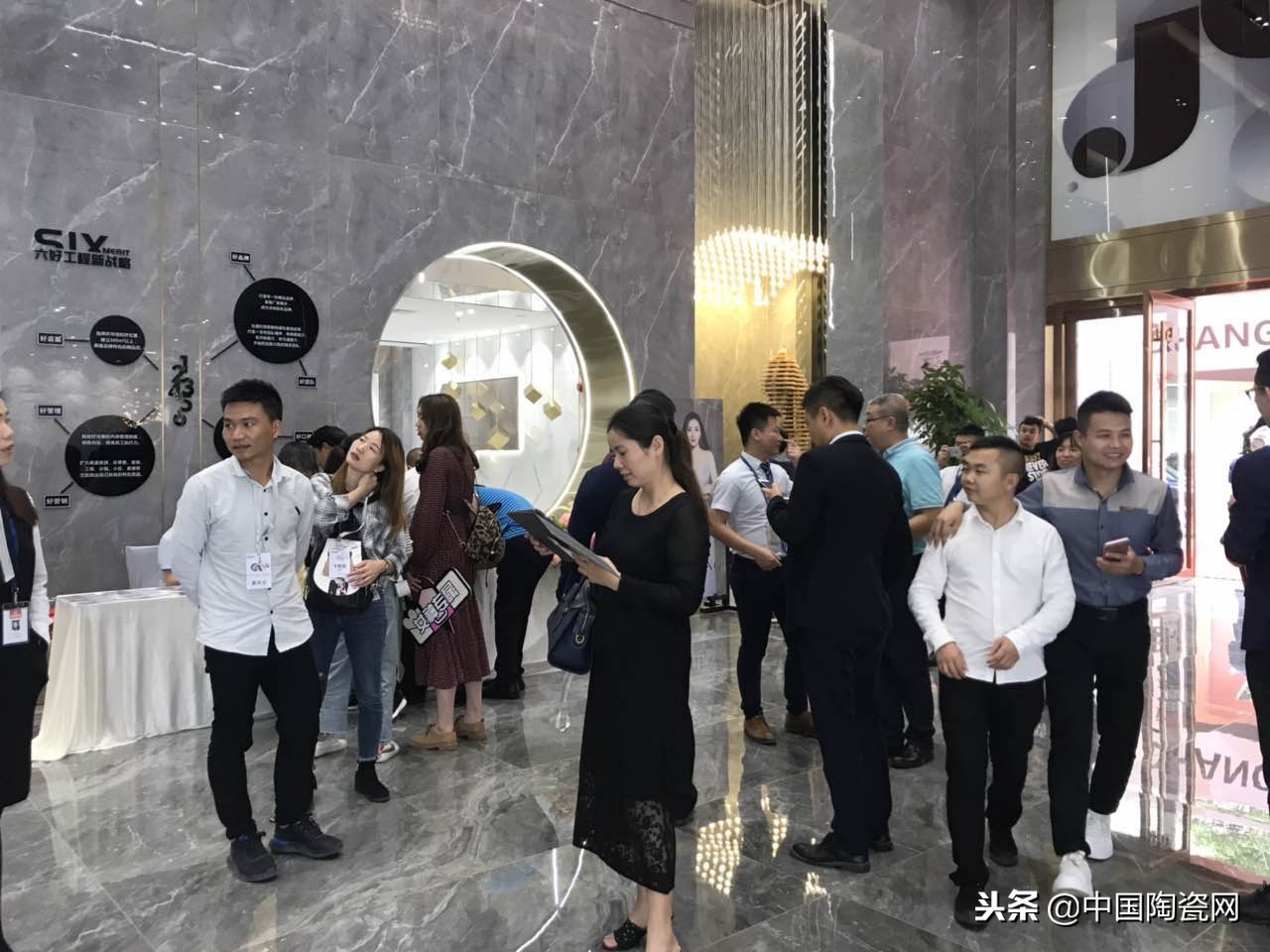 中陶君巡展-骏程：新装如此美，代言人柳岩你知道吗？