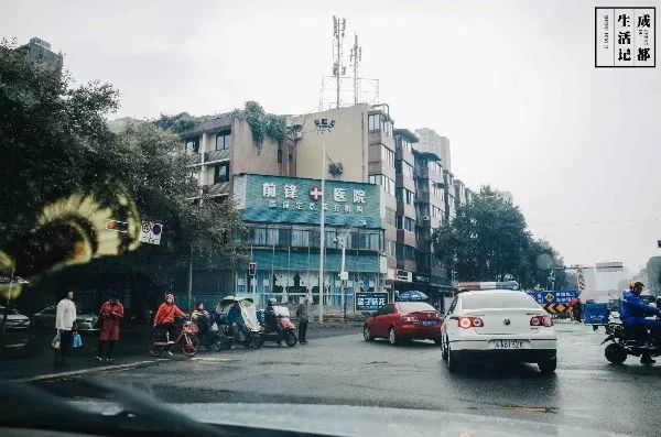 成都同根生,成都北门对比南门