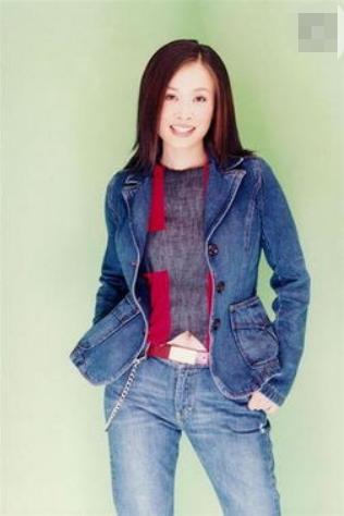 那英当众踢人视频曝光,那英被踢人引热议