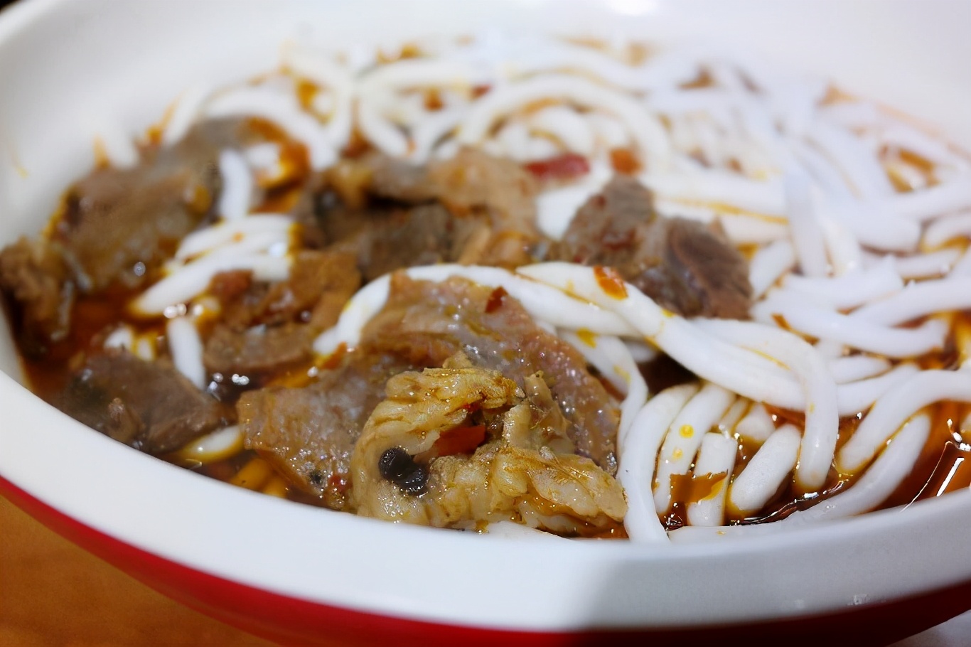 第一时间就是吃一碗广西特色米粉,湖南米粉最正宗的吃法