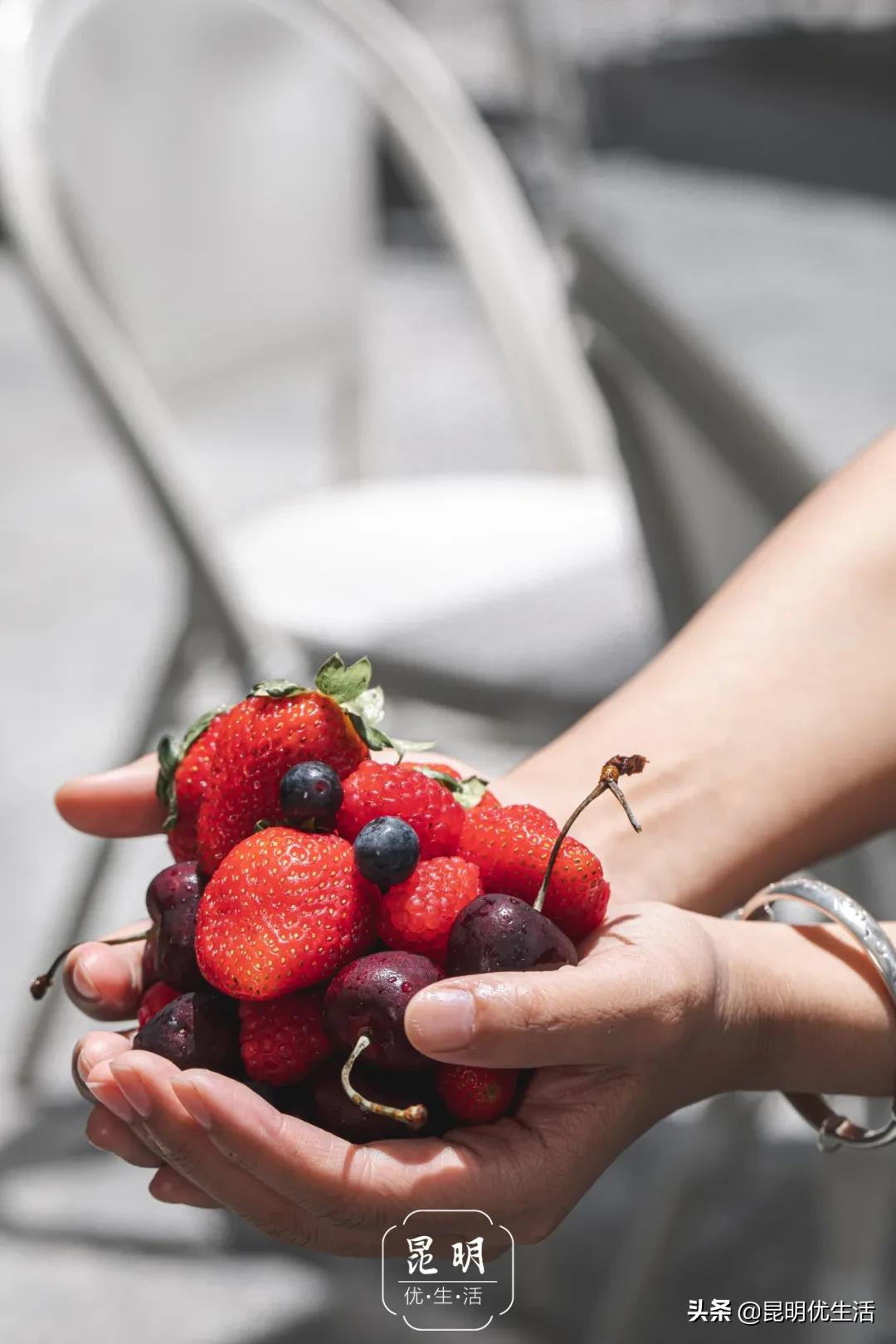 奈雪的茶测评霸气水蜜桃 (奈雪的茶粉色草莓)