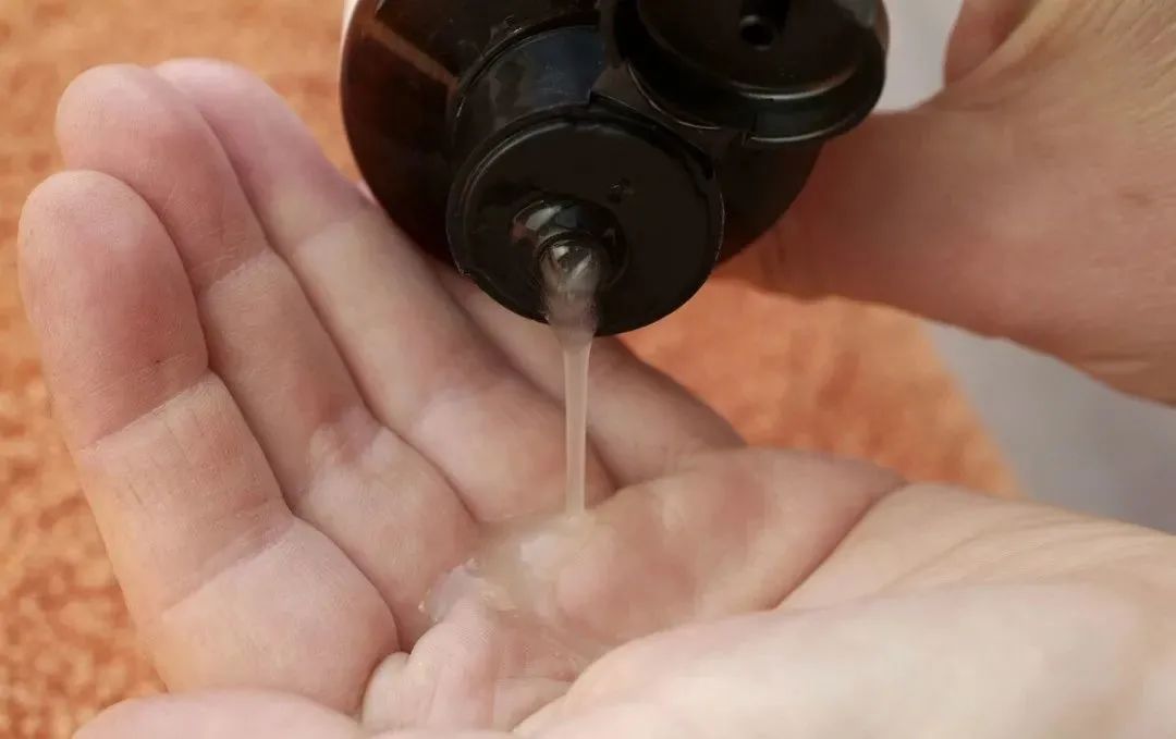 发质不好的头发是不是弯弯曲曲的,头皮受损长出新头发发质变差