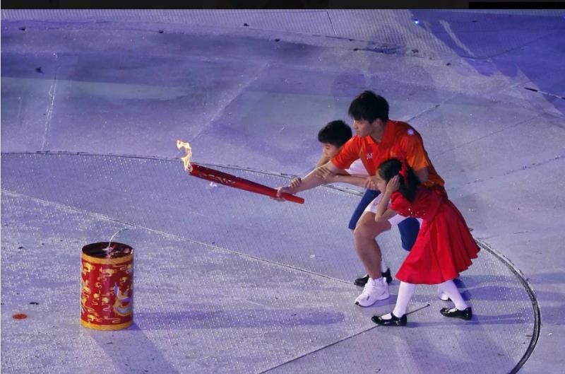 回顾奥运圣火点燃瞬间,体坛往事完整版