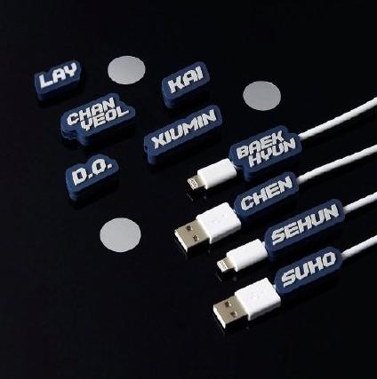 SM公司又出周边，赚钱就不忘fx，威神v不配拥有姓名？