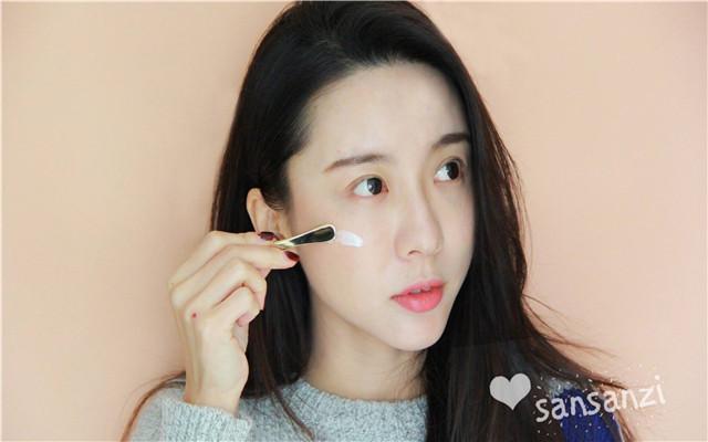 脸上有痘坑的地方总是起皮,脸上有坑坑洼洼的痘印痘疤