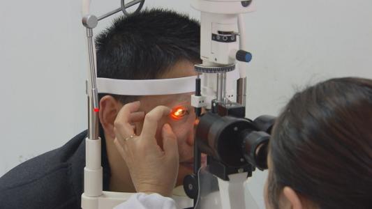 青光眼的早期五大危险信号,警惕视力正常的青光眼