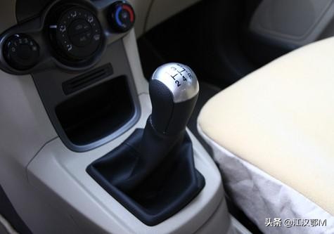 挂入倒挡上熄火会怎么样,挂入倒挡有顿挫