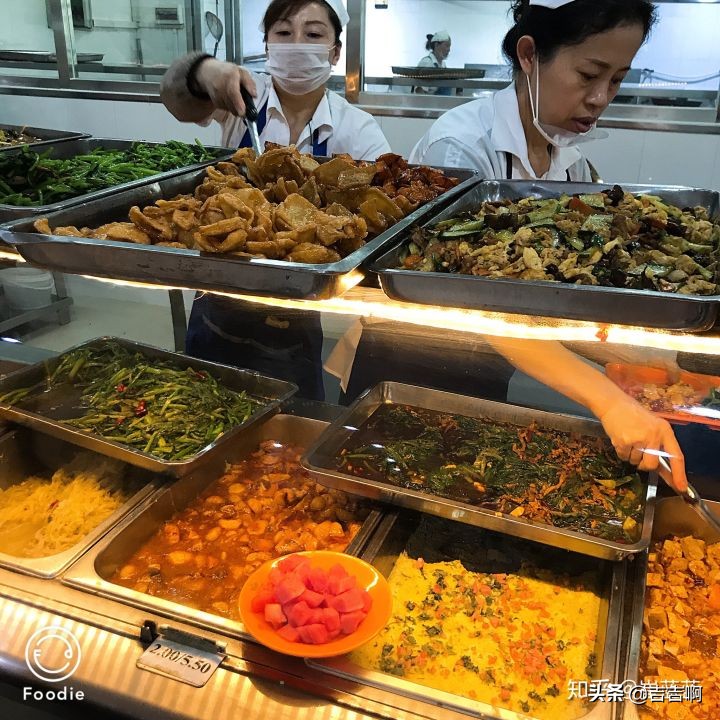 在东北吃饭是一种什么体验,跟东北人吃饭是什么体验