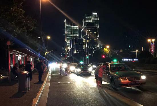 你见过凌晨4点的火车站吗,你见过凌晨四点的城市吗