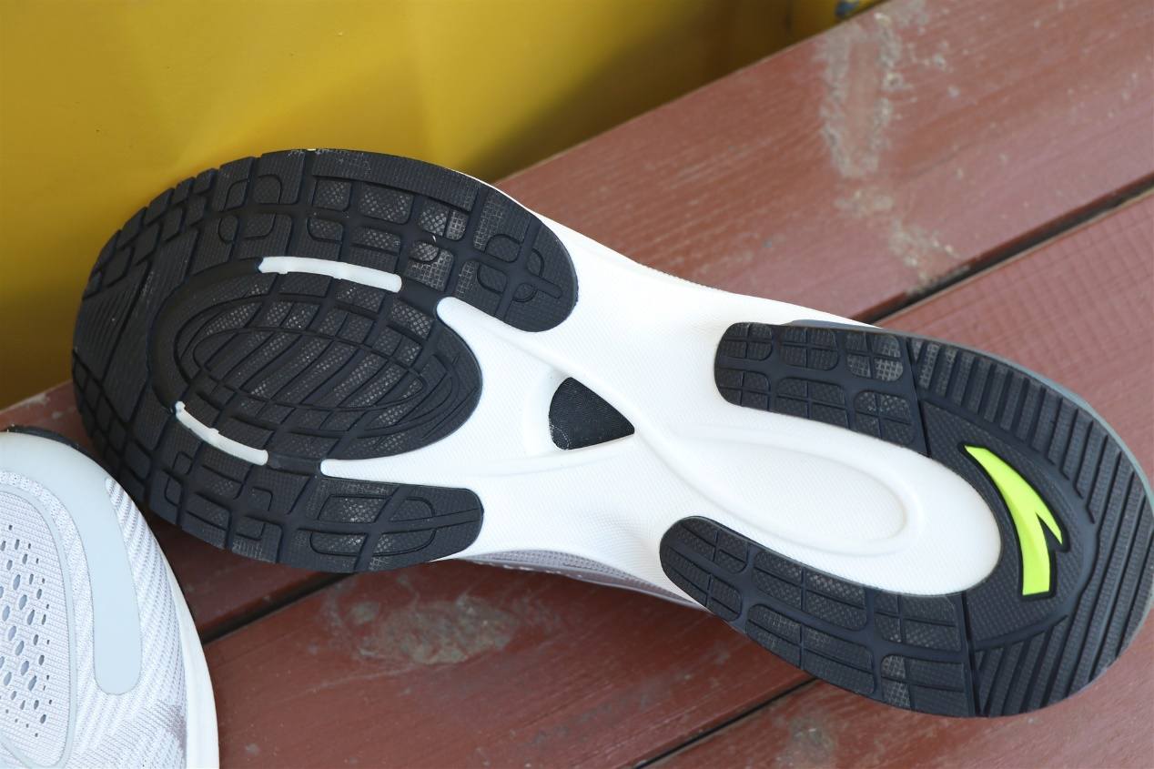 安踏xkeithharing联名系列,咕咚安踏联名跑鞋