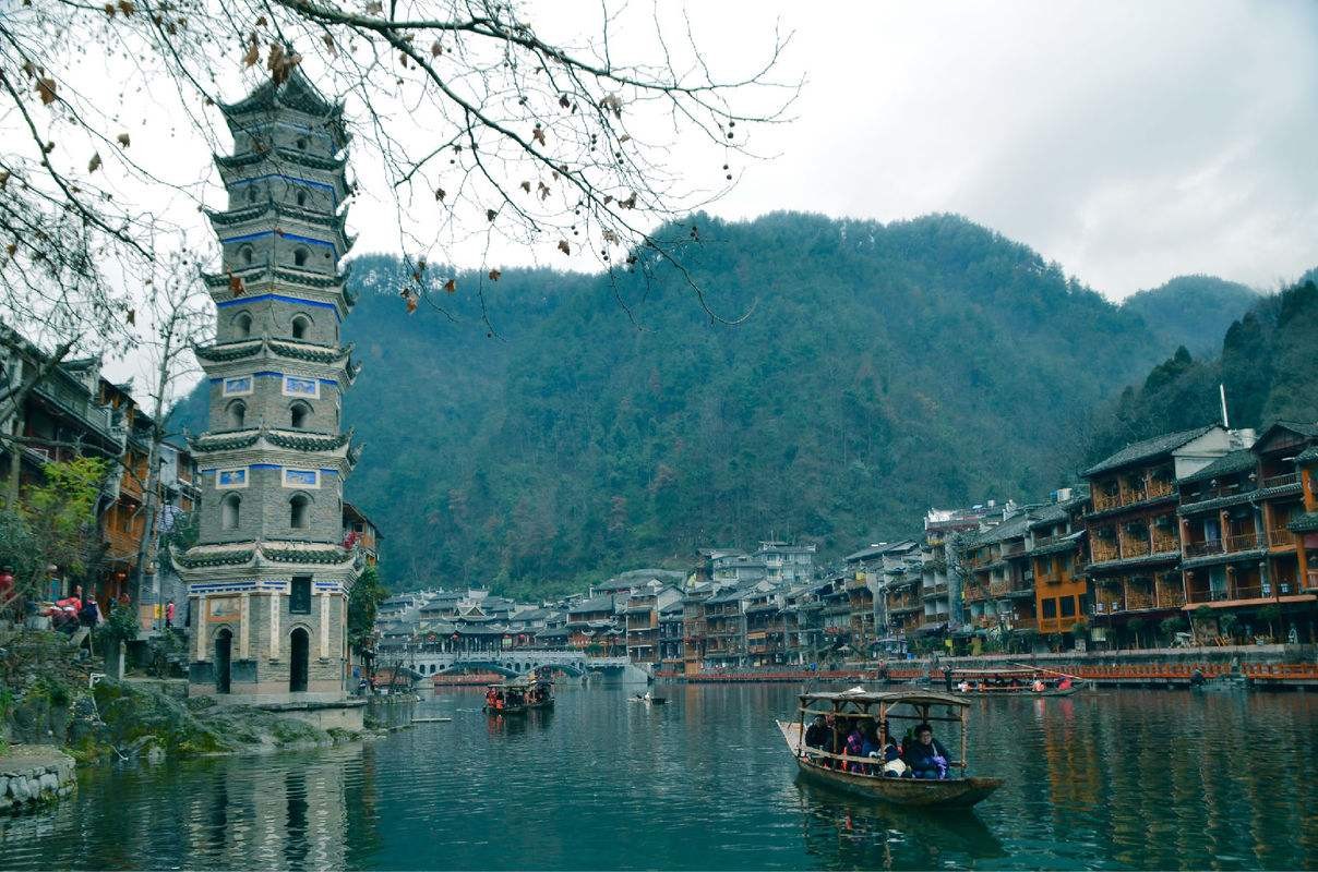 凤凰古城徒步讲解打卡视频,凤凰古城仙剑三取景地打卡