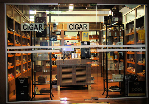 上海成为比香港消费高的城市,上海和香港哪个城市富