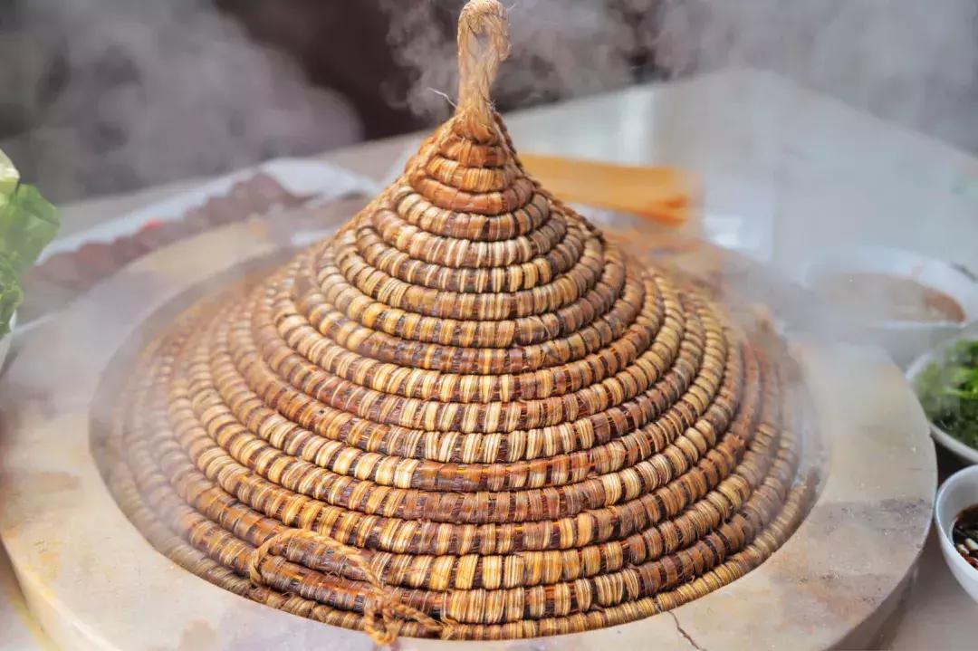 云南特色蒸汽石锅鱼什么鱼最好,特色美味云南蒸汽石锅鱼