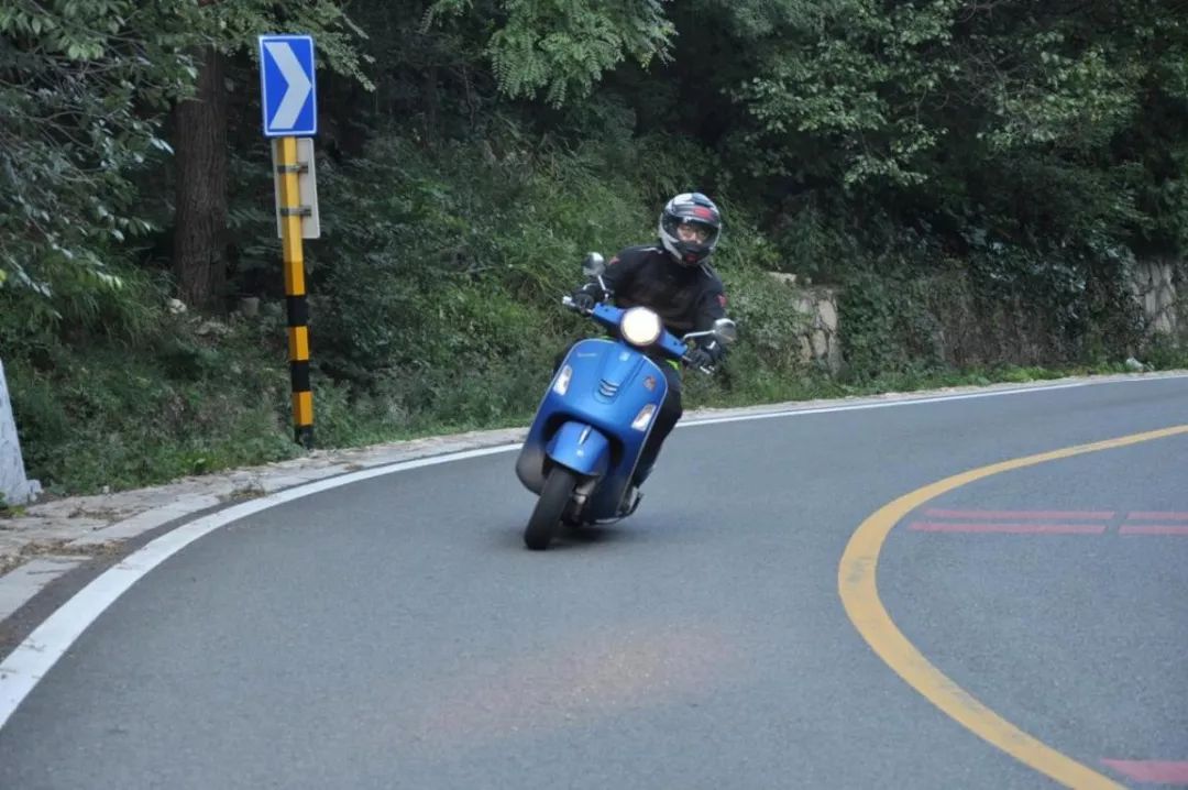 涓変釜楠戝＋鐨勭壒鎽勫墽,涓変釜楠戝＋