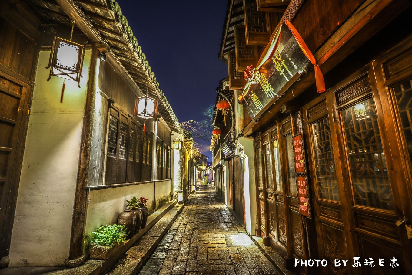 江南周庄古镇夜景美如画,推荐一个好的地方周庄古镇