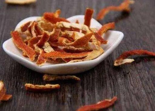 怎么用橘子皮自制口气清新剂,怎么用橘子皮做固体空气清新剂