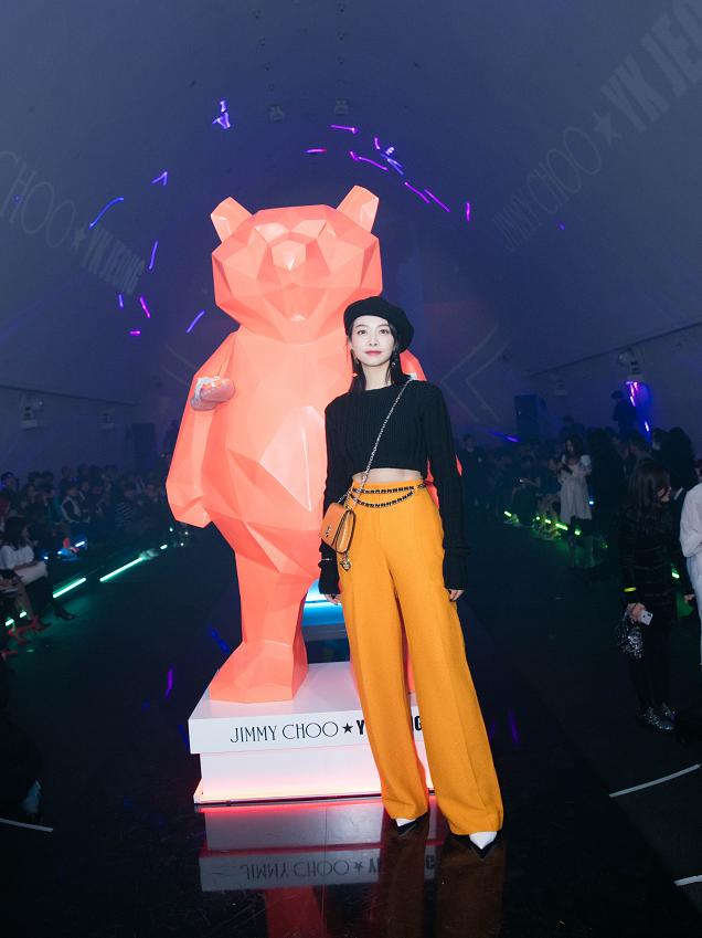 宋茜穿露脐上衣秀好身材,盘点宋茜在红毯上的各种时尚穿搭