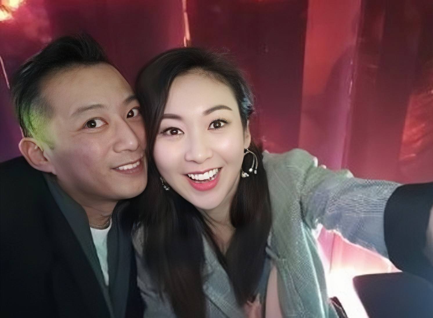 香港著名女星逆境下开奶茶店，亲自制作饮品，冒雨派发传单做宣传