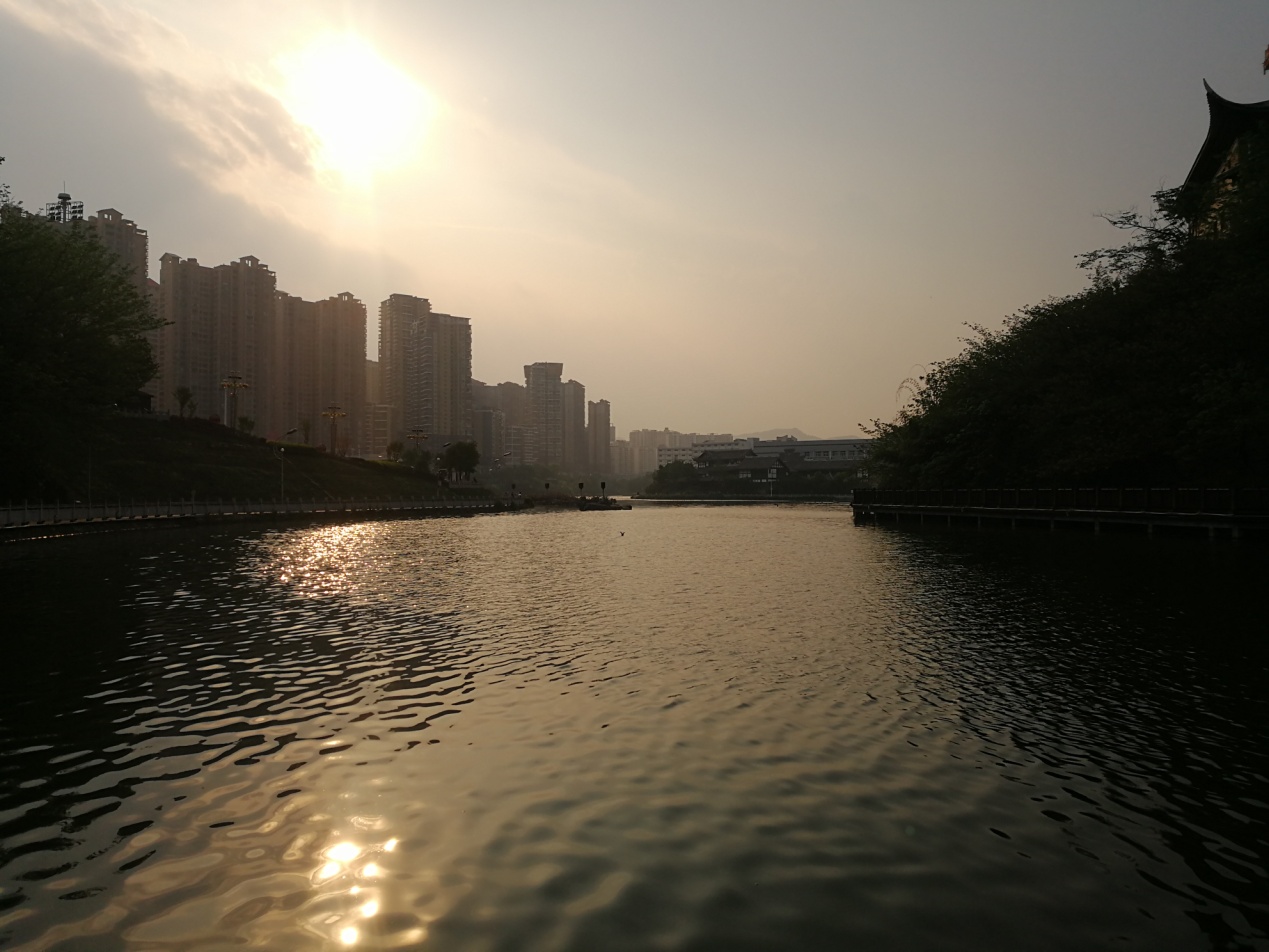 我在花海毕节等着你之三省红都，瀑布下的都市