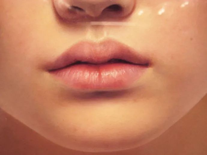 冷军的画作被误以为照片,冷军给女学生画肖像画