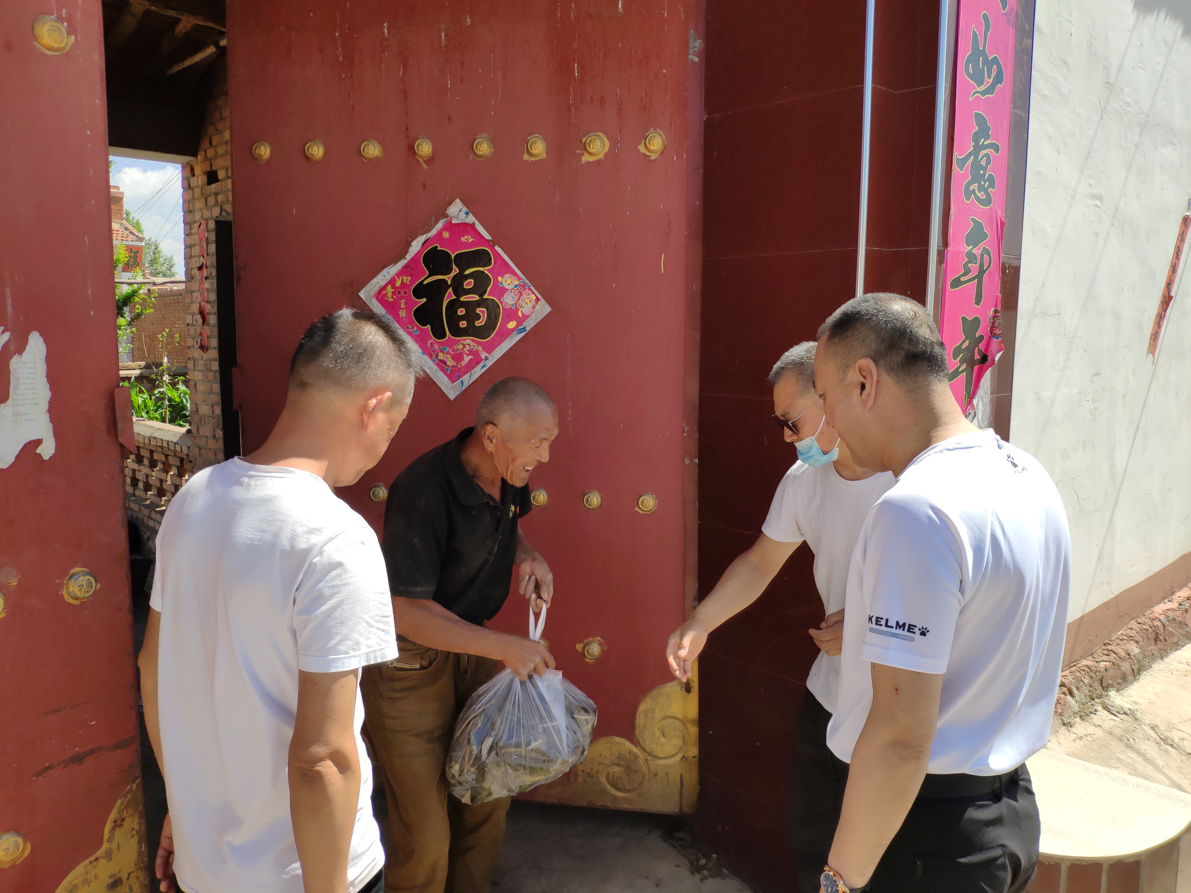 彩线轻缠红玉臂下一句,彩线轻缠红玉臂古诗