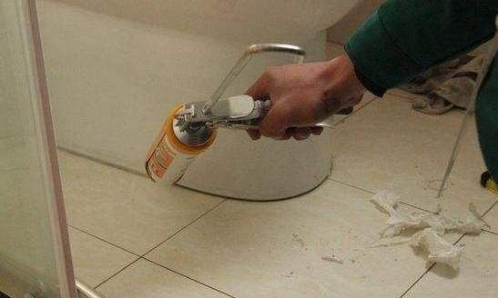 高温下玻璃怎么会发黑,玻璃时间久白蒙蒙的如何处理