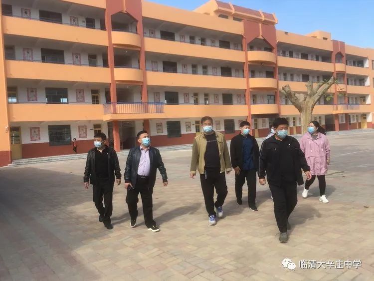 临清市大辛庄小学校长和幼儿园园长参观大辛庄中学疫情防控情况