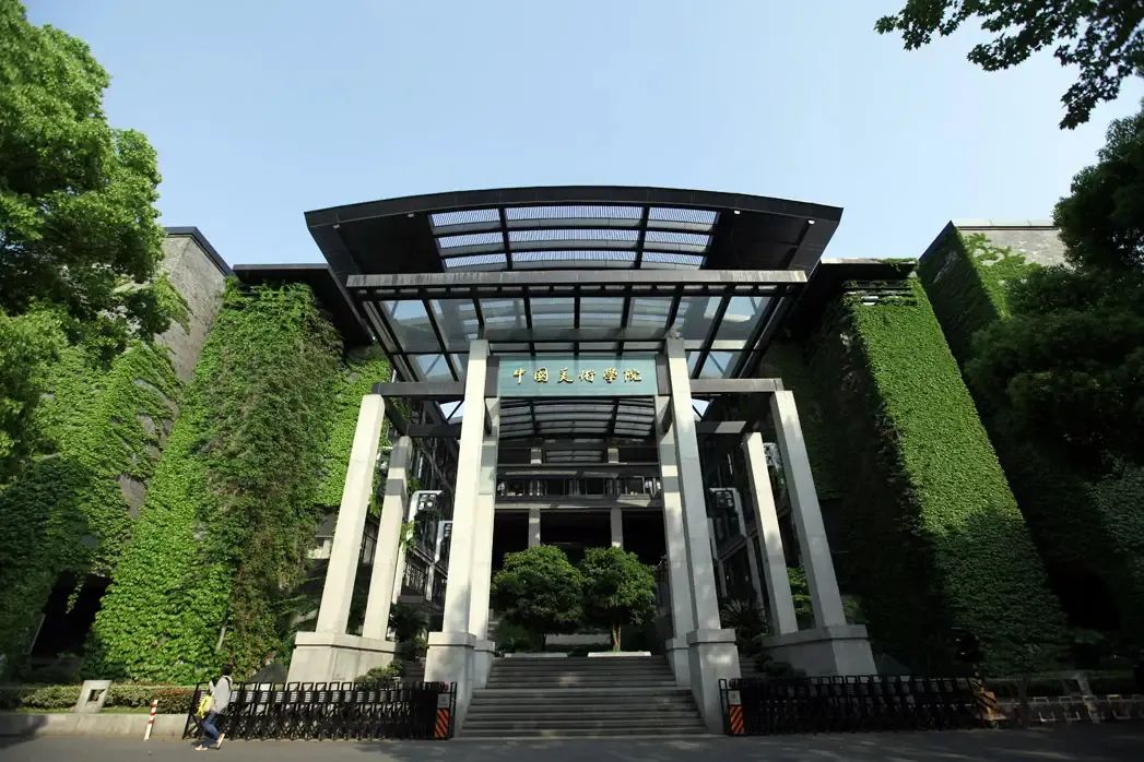 “一字马”女孩罗子欣“又跳了”，这一次：从健美操跳到中国美院