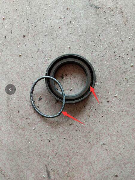 摩托车减震器漏油更换要换一对吗,dl250摩托车前减震油封漏油